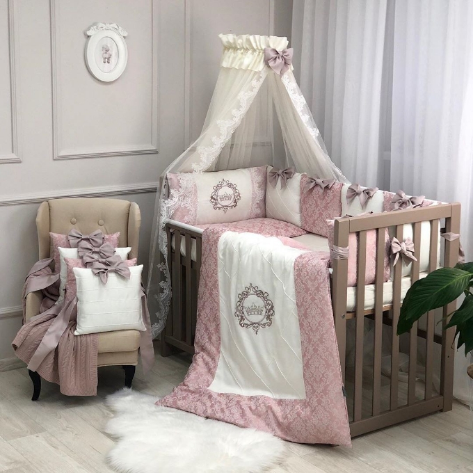 Lenjerie Patut Copii Bebe 8 piese Elegance roz